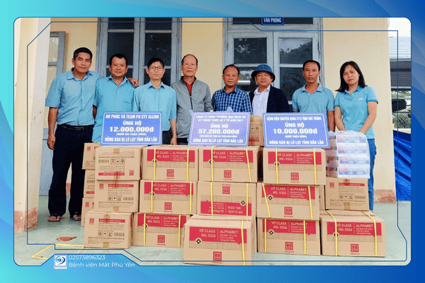 CHUNG TAY VÌ MIỀN TRUNG SAU LŨ LỤT: BỆNH VIỆN MẮT PHÚ YÊN TRAO QUÀ HỖ TRỢ NGƯỜI DÂN VÀ HỌC SINH VÙNG THIỆT HẠI NẶNG