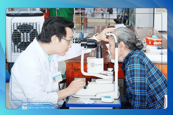 KHÁM MẮT MIỄN PHÍ CHO NGƯỜI DÂN XÃ XUÂN PHƯỚC